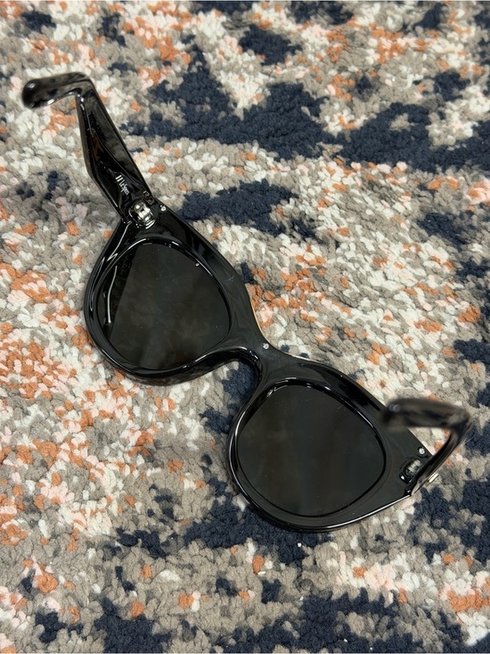 Le Specs ‘Air Heart’ Oversized Cat Eye Sunglasses in Black & Gold Celeb Favorite